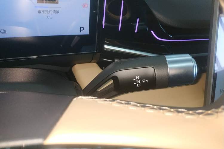 Used Geely Galaxy L6 2023 125km Starship Gear Lever