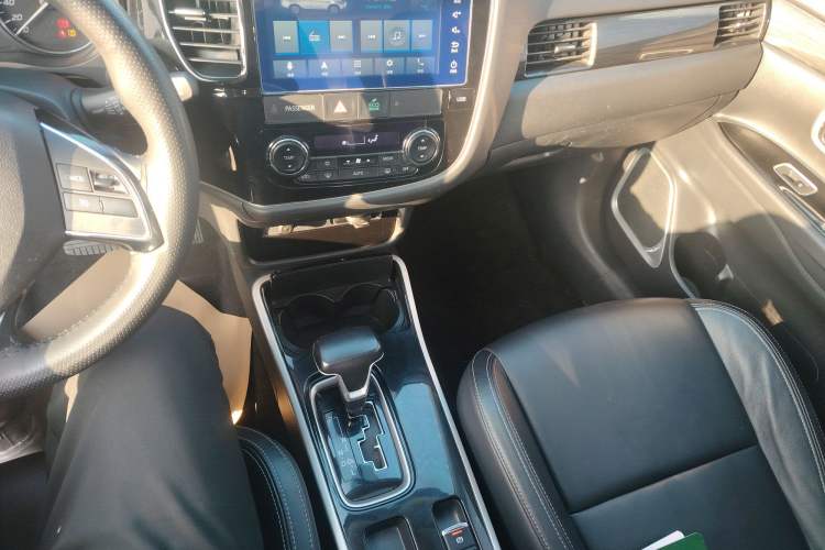 Used Mitsubishi Outlander 2020 2.0L Two-Wheel Drive Comfort Edition 7-Seater
