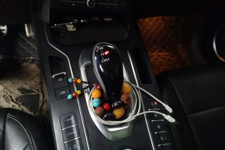 Used Wey VV6 2019 2.0T Two-Wheel-Drive Ultra-Luxury Version China VI Standard Gear Lever