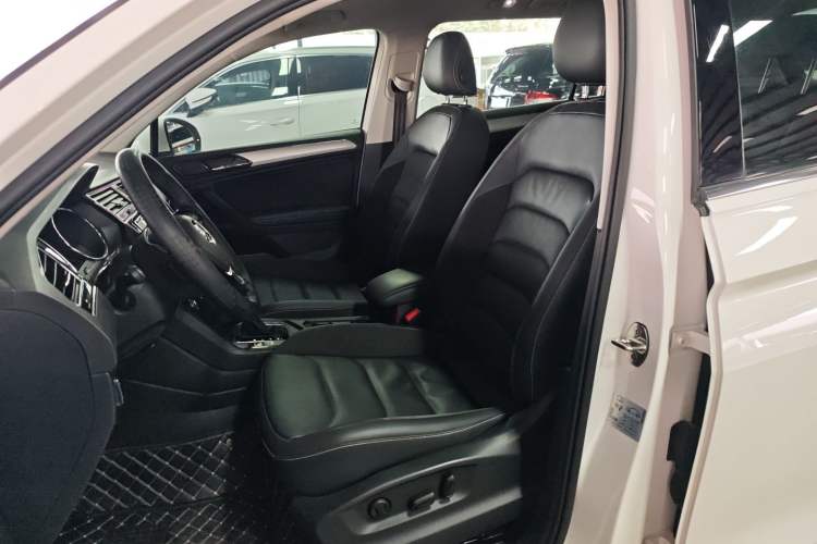 Used Volkswagen Tiguan L 2019 330TSI Automatic Two-Wheel Drive Smart Luxury Version China VI Standard
