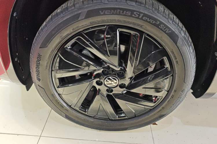 Used Volkswagen Tayron 2024 330TSI Two-Wheel Drive R-Line High-Energy Version
