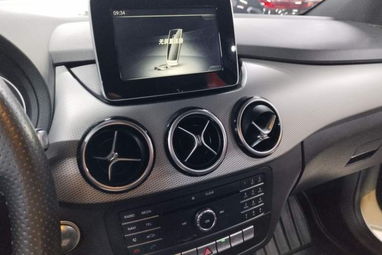 Used Mercedes-Benz B-Class 2017 B 200 Sport Edition Audio And AC Panel