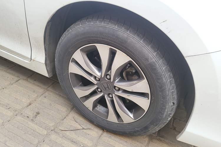 Used Honda Accord 2015 2.0L LX Comfort Edition Right Front Wheel Hub