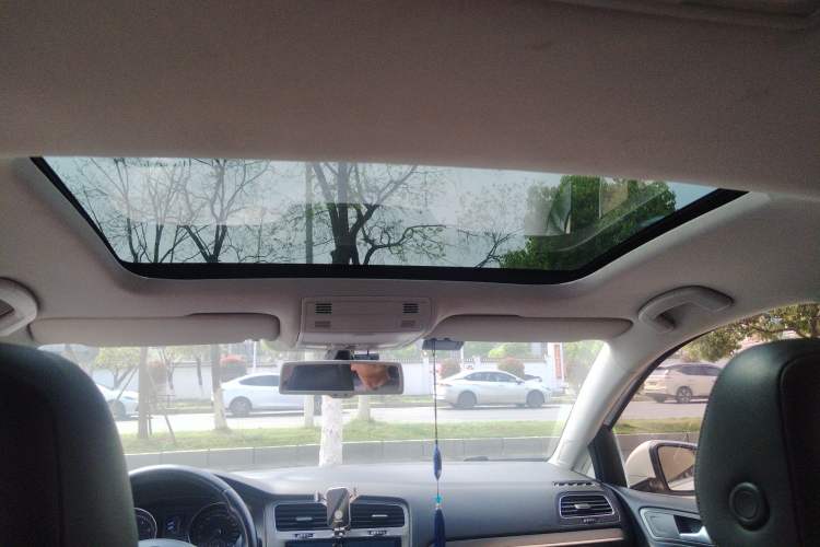 Used Volkswagen Golf 2014 1.4TSI Automatic Luxury Model Headliner