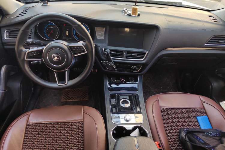 Used Zotye T600 2016 Sport Edition 2.0T DCT Luxury Model Center Console