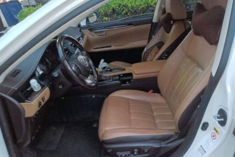 Used Lexus ES 2015 300h Luxury Edition Left Front Seat