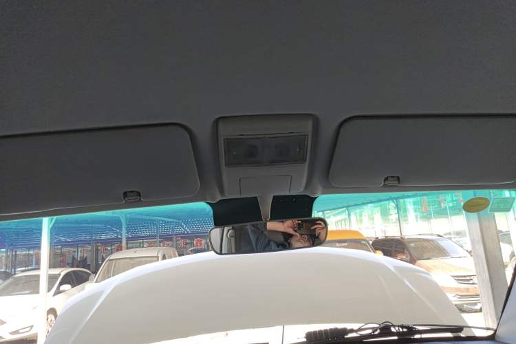 Used Jinbei New Hiace S 2023 1.5L Wealth Edition Van 2/5-Seater Non-Air-Conditioned Version SWC15M Headliner