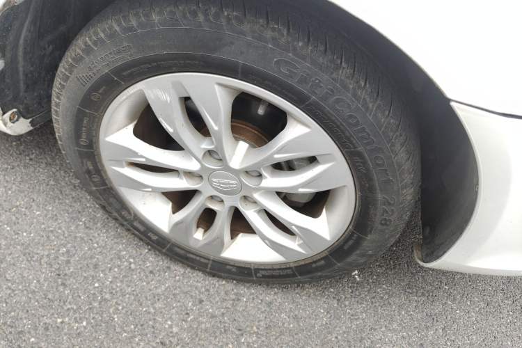 Used Geely Auto Emgrand 2015 Sedan 1.5L CVT Upward Version
