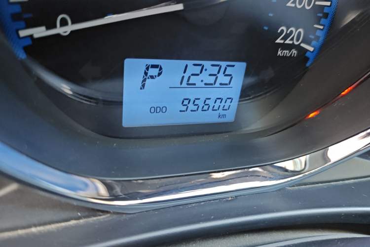 Used Toyota Vios 2017 1.3L CVT Sharp Edition Odometer Close Up