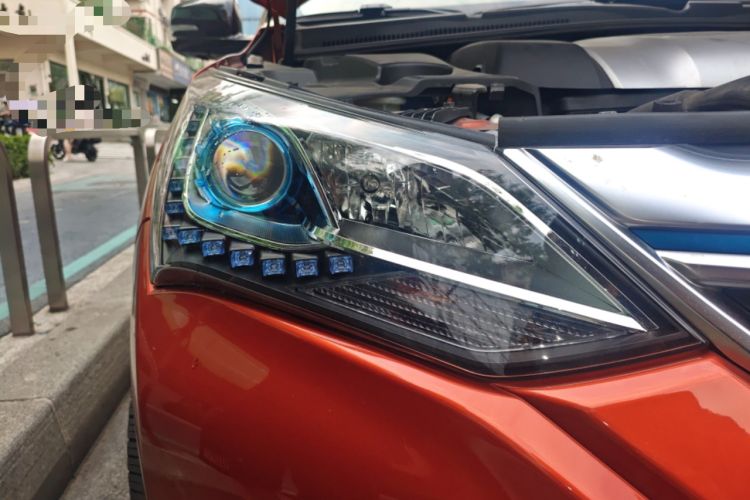 Used BYD Song New Energy 2017 Song DM 1.5TID All-Wheel Drive Luxury Model Right Front Headlight