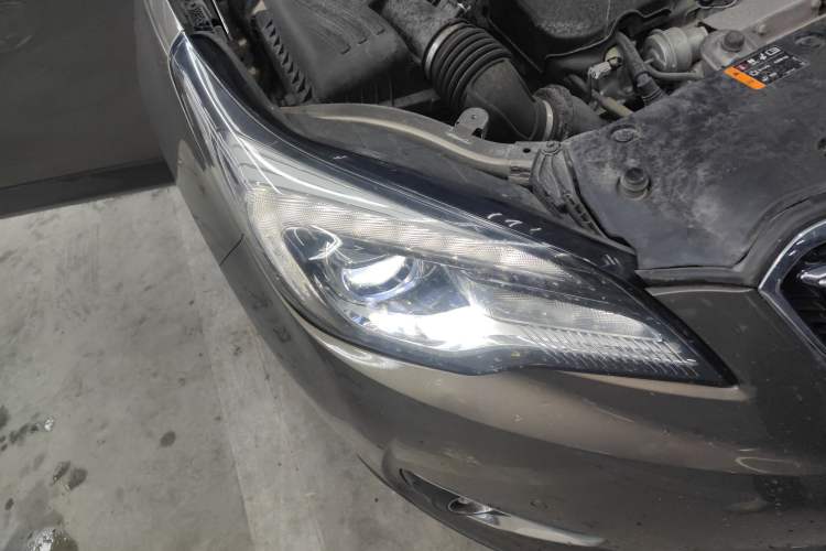 Used Buick Envision 2017 20T Two-Wheel Drive Luxury Model Right Front Headlight