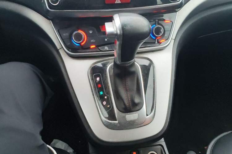 Used Haval H6 2015 Sport Edition 1.5T Automatic Two-Wheel Drive Luxury Model Gear Lever