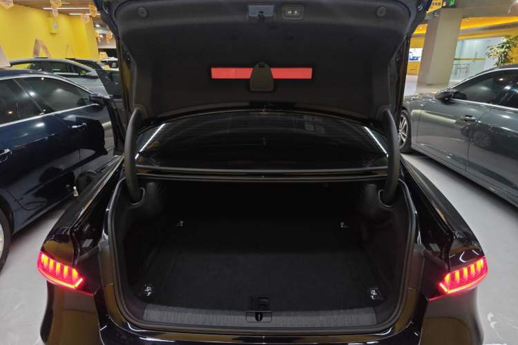 Used Audi A7L 2024 45TFSI S-line Dream-Building Edition Flow Crystal Package
