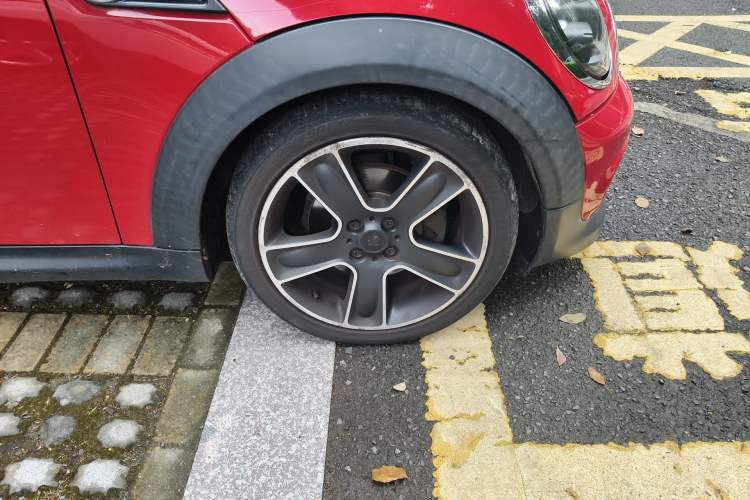 Used MINI Coupe 2012 1.6L COOPER Right Front Wheel Hub