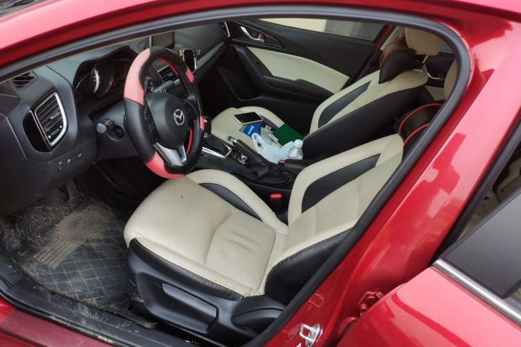 Used Mazda 3 Axela 2014 Sedan 2.0L Automatic Sport Model Left Front Seat