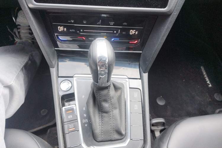 Used Volkswagen Lamando 2021 280TSI DSG Comfort Edition Gear Lever
