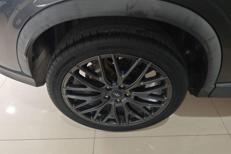 Used CHANGAN OSHAN X5 2021 1.5T DCT Flagship Edition Right Rear Wheel Hub