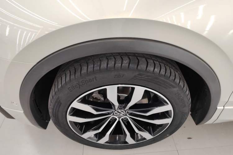 Used Volkswagen Tiguan L 2021 330TSI Automatic Two-Wheel Drive R-Line Enhanced Edition Exterior 4