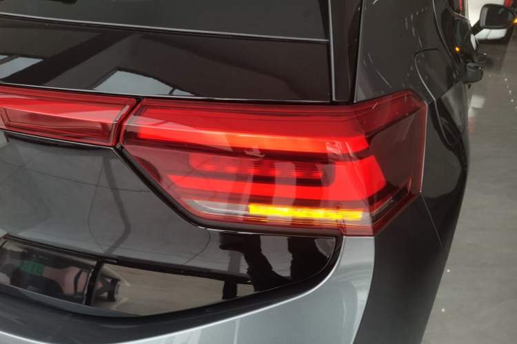 Used Volkswagen ID.3 2024 Outstanding Edition Exterior 3