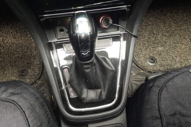 Used Volkswagen Bora 2013 1.6L Automatic Fashion Model