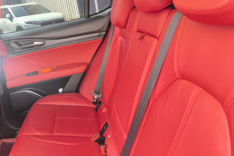 Used Alfa Romeo Stelvio 2017 2.0T 200HP Luxury Edition Left Rear Seat