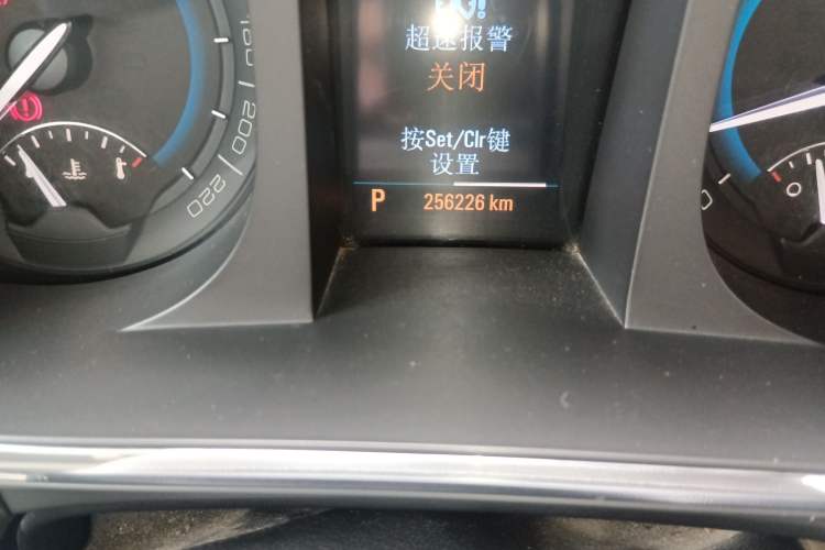 Used Buick GL8 2011 3.0L GT Luxury Business Haoya Edition Odometer Close Up