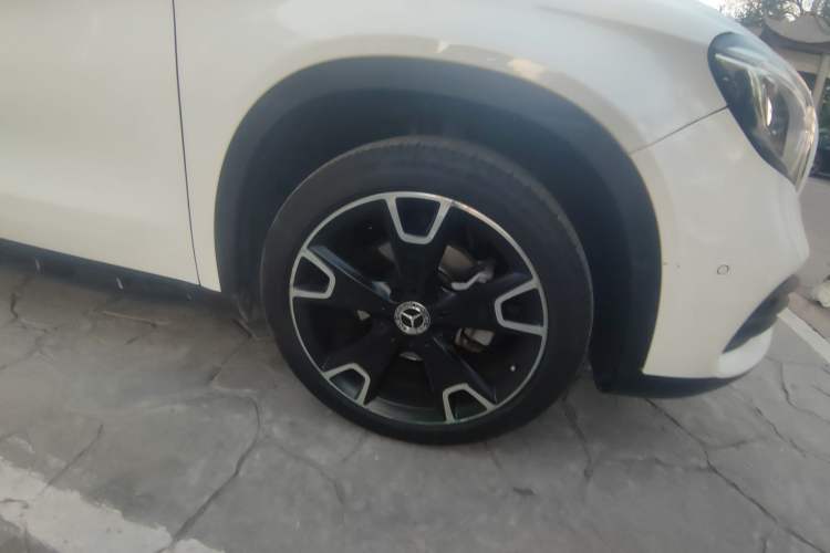 Used Mercedes-Benz GLA 2018 GLA 220 4MATIC Sport Edition Right Front Wheel Hub