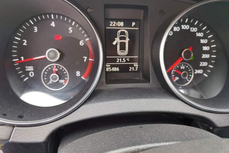 Used Volkswagen Golf 2012 1.4TSI Luxury Convertible Edition Odometer Close Up