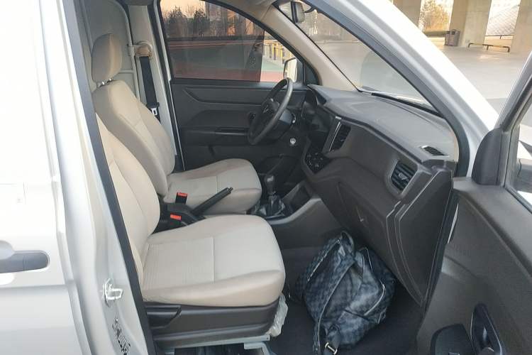 Used Wuling Hongguang V 2021 1.5L Jingqu Edition Enclosed-Window Vehicle LAR