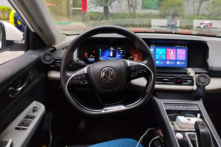 Used Dongfeng Aeolus E70 2023 500 Smart Version Lithium Iron Phosphate 48.6 kWh 110 kW
