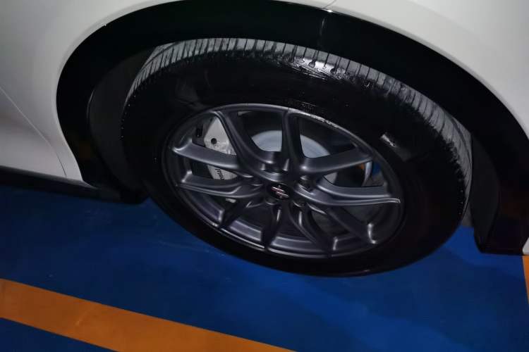 Used IM LS7 2024 90 kWh Max Elite Rear-Drive Version Right Front Wheel Hub