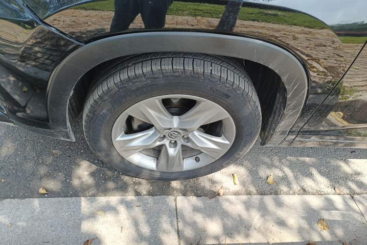 Used Toyota Highlander 2018 2.0T Four-Wheel Drive Luxury Edition 7 Seats China V Emission Standard Left Front Wheel Hub