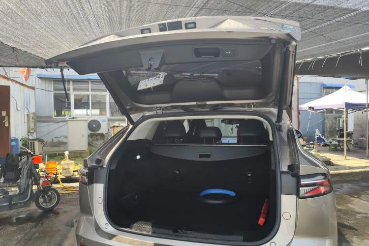 Used Roewe RX5 New Energy 2023 eRX5 Super Hybrid Prestige Edition Trunk