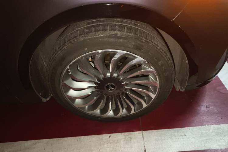 Used VOYAH FREE 2021 Four-Wheel Drive Standard Range-Extended Exclusive Luxury Package Right Front Wheel Hub