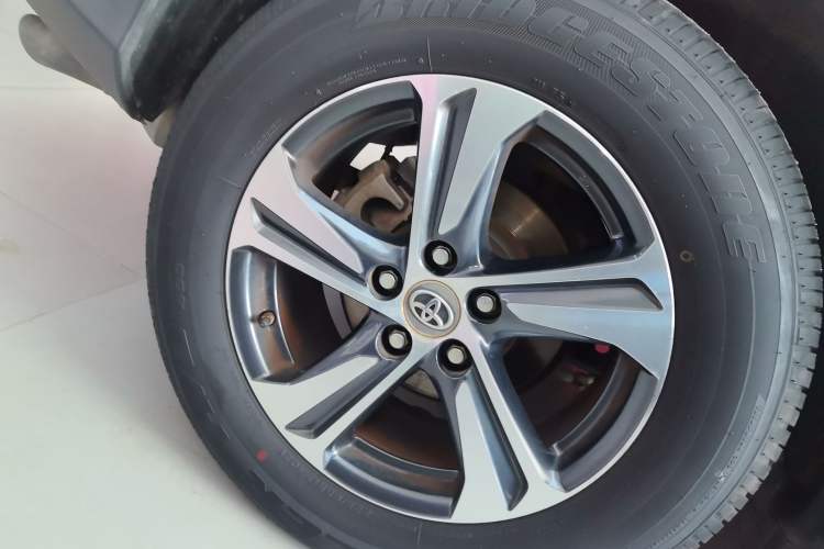 Used Toyota RAV4 2015 2.0L CVT Two-Wheel Drive Fashion Edition
