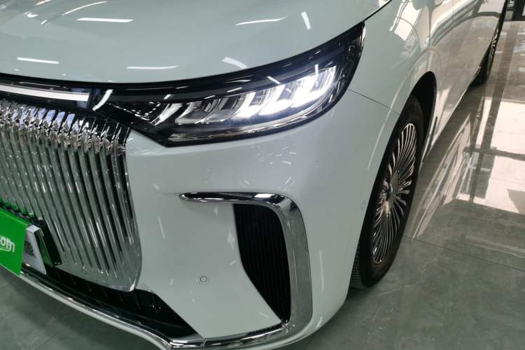 Used VOYAH Dream 2025 PHEV Four-Wheel Drive Prestige Kunpeng Edition
