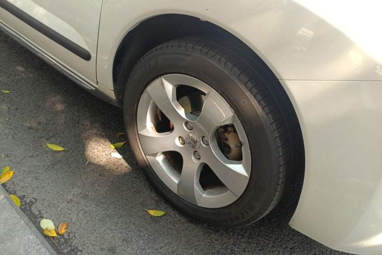 Used Peugeot 3008 2011 1.6T Luxury Model Right Front Wheel Hub