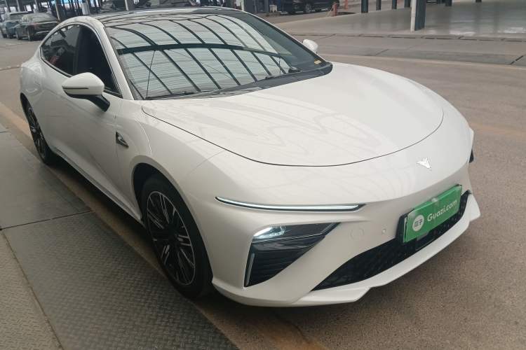 Used NETA S 2024 Range-Extended 1060 Lite Edition Front Right 45 Deg