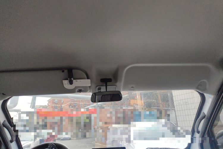 Used Wuling Yangguang 2024 300KM Comfort Version Passenger Van 75kW