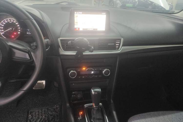 Used Mazda 3 Axela 2017 Hatchback 2.0L Automatic Luxury Model Emission Standard China V