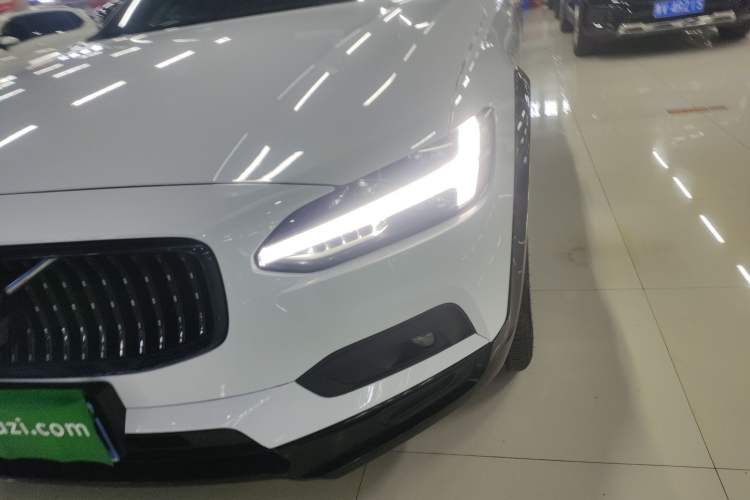 Used Volvo V90 2021 Cross Country B5 AWD Smart Range Edition