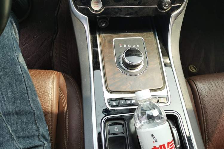 Used Jaguar XFL 2020 XFL 2.0T P250 Two-Wheel-Drive Luxury Edition Gear Lever