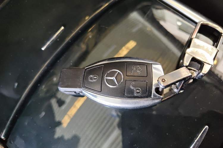 Used Mercedes-Benz R-Class 2017 R 320 4MATIC Business Edition Prestige Model Interior 1