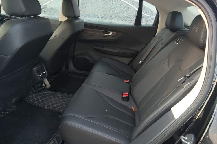 Used Hongqi E-QM5 2022 431 km Charge & Enjoy Edition
