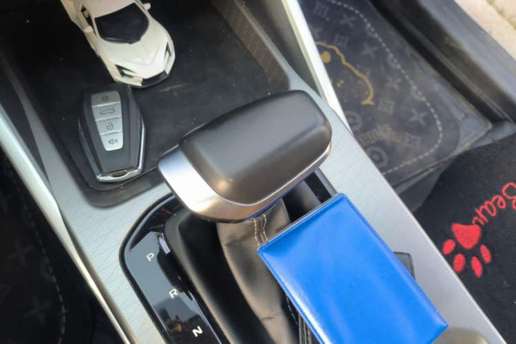 Used Geely Auto Emgrand 2023 4th Generation Champion Edition 1.5L CVT Prestige Model Gear Lever