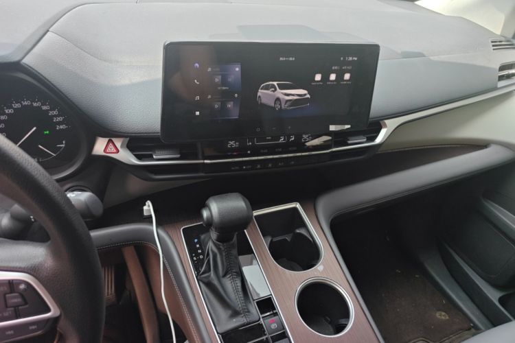 Used Toyota Granvia 2024 2.5L Hybrid Comfort Edition Audio And AC Panel