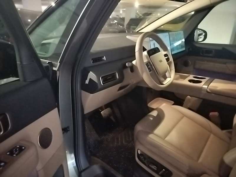 Used Li Auto MEGA 2025 Home Family Special Edition — 15