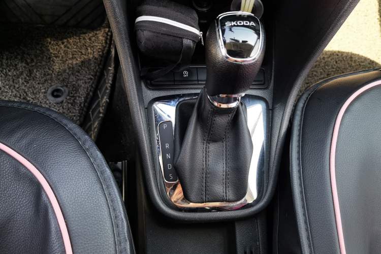 Used Skoda Rapid 2019 1.5L Automatic Comfort Edition China VI Standard Gear Lever