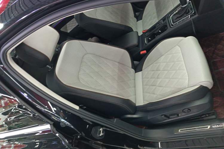 Used Volkswagen Magotan 2023 2 Million Units Limited Edition 330TSI DSG Leading Version Right Front Seat