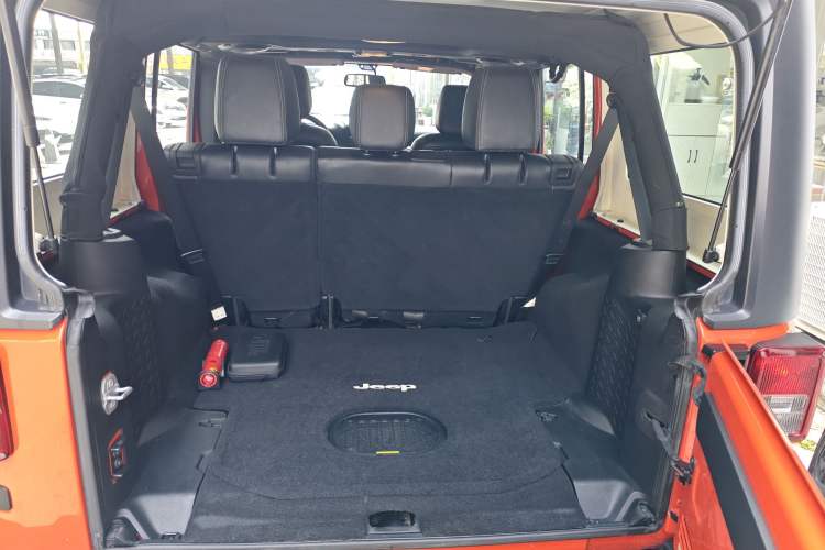 Used Jeep Wrangler 2015 3.0L Sahara Four-Door Edition
